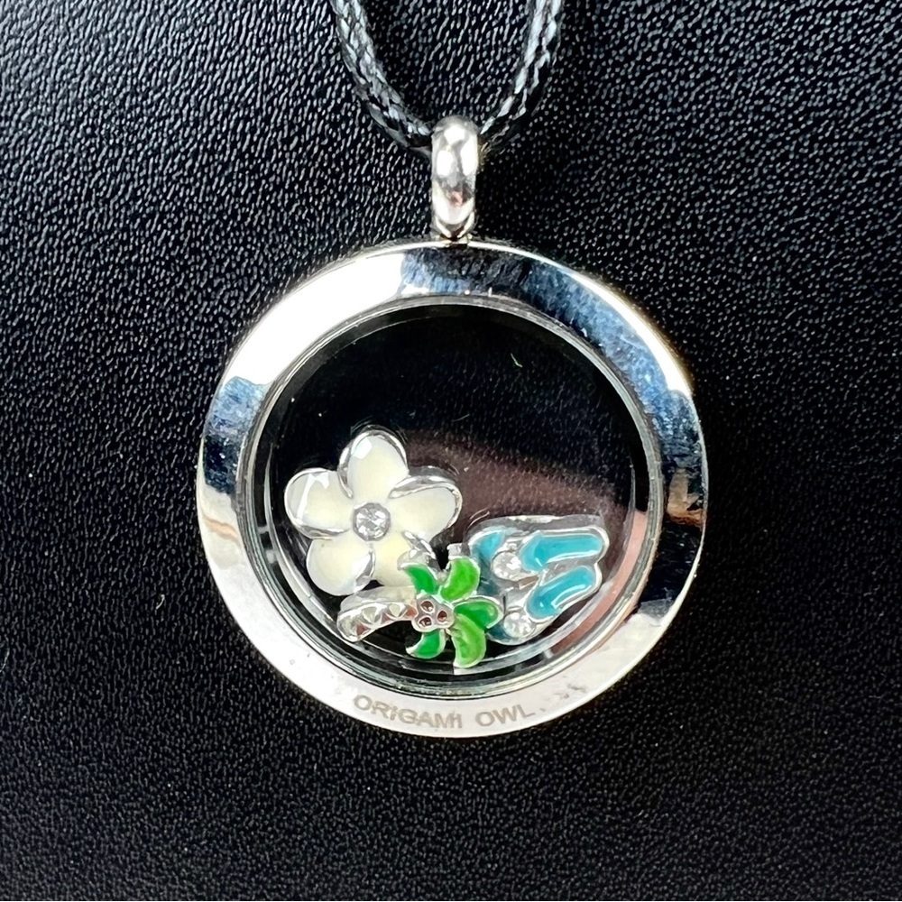 Silvertone origami owl, pendant charm holder + Free 16” necklace